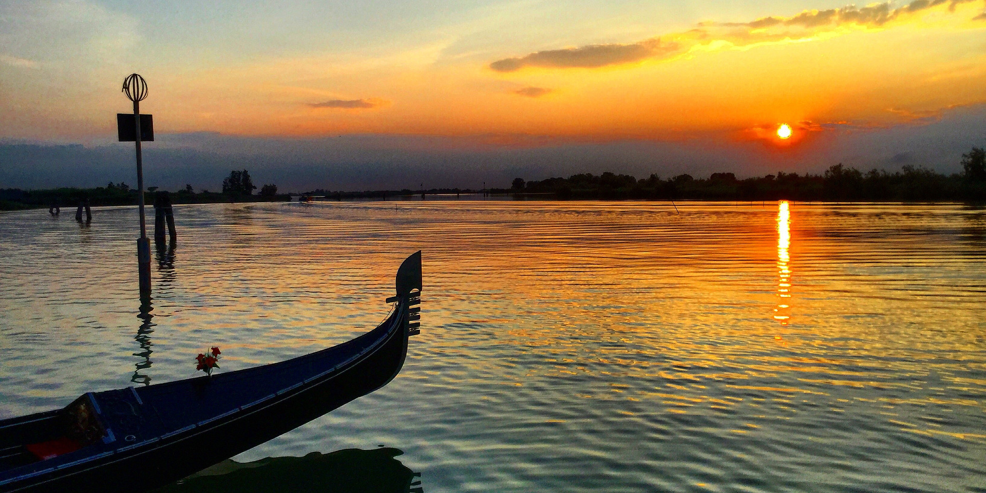 Il fascino della Laguna di Venezia, angolo di paradiso popolato da fenicotteri rosa Il fascino della Laguna di Venezia, angolo di paradiso popolato da fenicotteri rosa