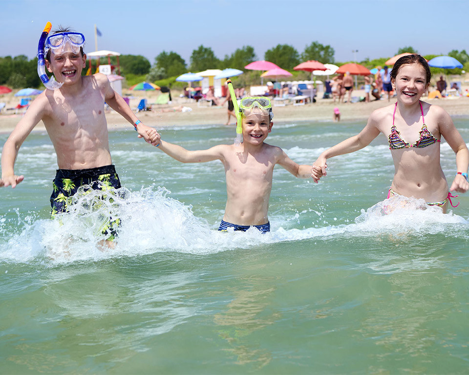marina-di-venezia-camping-cillage-pagine-marketing-camping-cavallino-5-stelle-bambini-spiaggia.jpg marina-di-venezia-camping-cillage-pagine-marketing-camping-cavallino-5-stelle-bambini-spiaggia.jpg