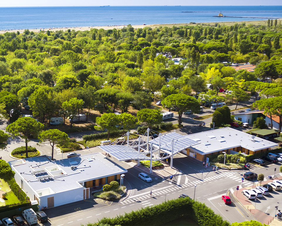 marina-di-venezia-camping-village-reception-aerea-qualita-ambiente-sinistra.jpg marina-di-venezia-camping-village-reception-aerea-qualita-ambiente-sinistra.jpg