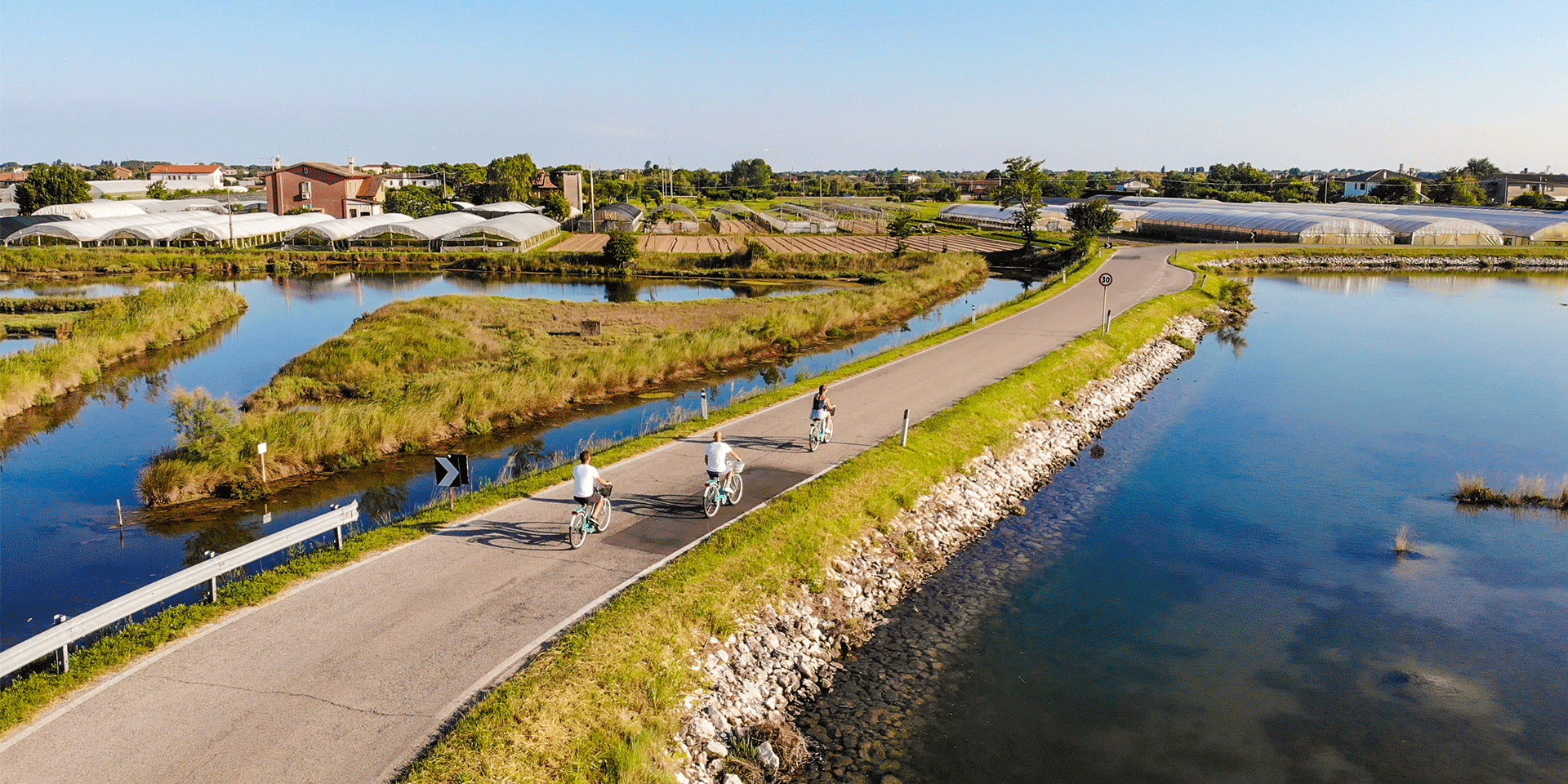 Ein Fahrradausflug vom Campingplatz in Cavallino auf dem neuen, über dem Wasser schwebenden Radweg 