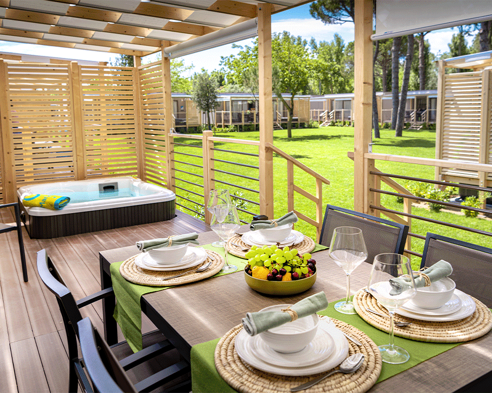 dettaglio-terrazza-con-jacuzzi-aqua-lodge-maxicaravan-gamping.gif dettaglio-terrazza-con-jacuzzi-aqua-lodge-maxicaravan-gamping.gif