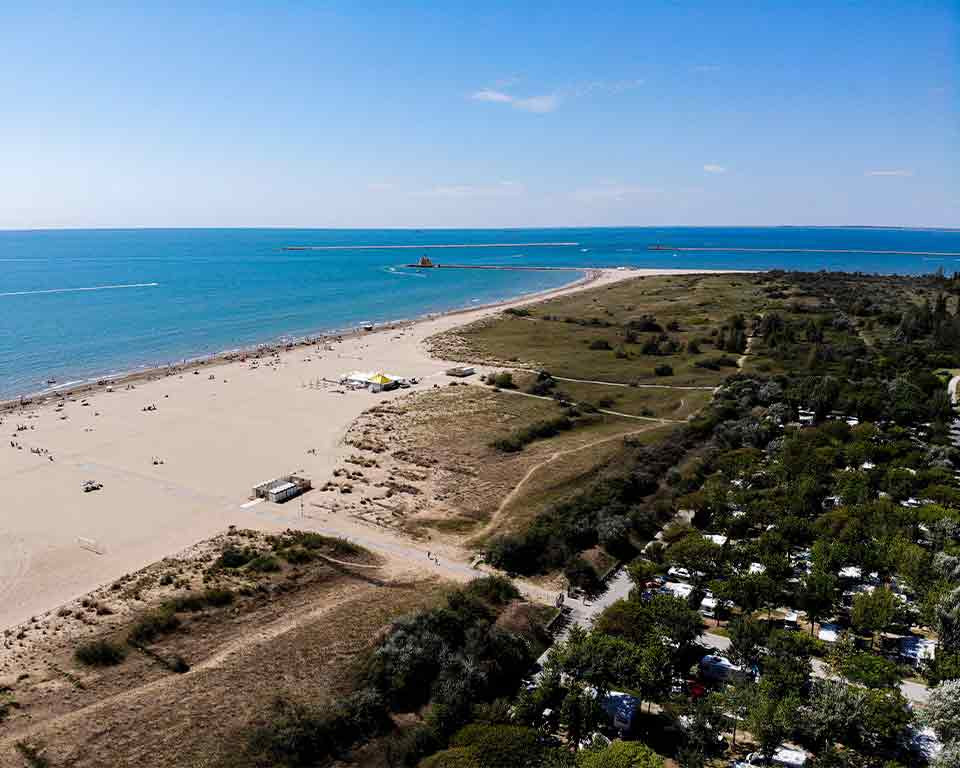 Marina-Di-Venezia-Camping-Village-il-campeggio-più-grande-d'Italia-spiaggia-vastissima.jpg