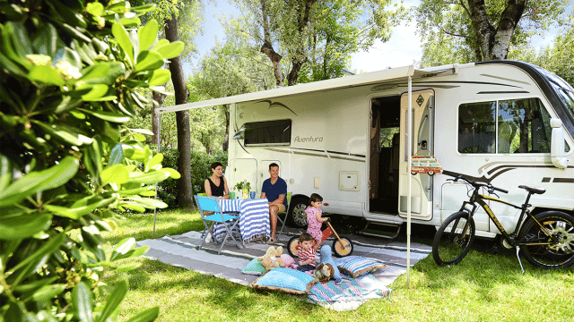 Late check-out low season  promotion